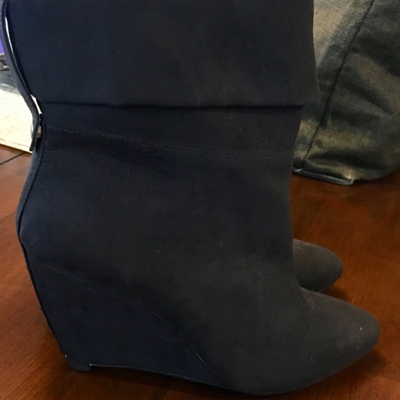 Express black wedge suede booties - Picture 2 of 4